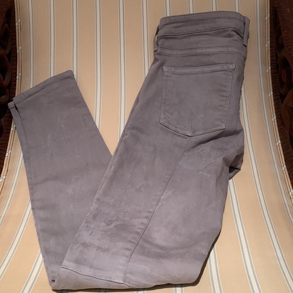 NWOT VINCE MARBLED LASER WASH SKINNY JEANS WITH WELT POCKETS AND SEAMING DETAIL - Picture 16 of 16